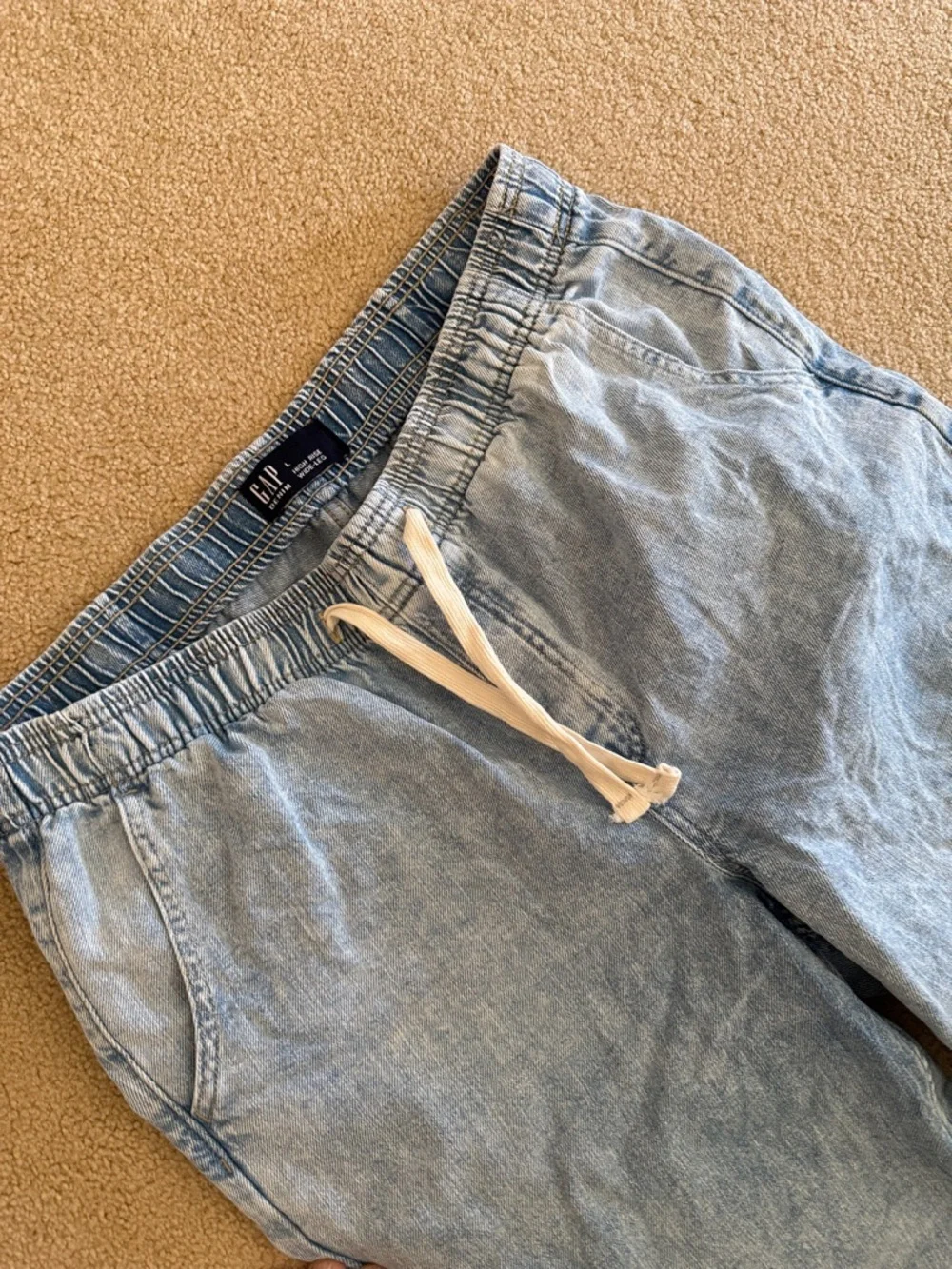 GAP Light Wash Relaxed Drawstring Jeans - Picture 3 of 4